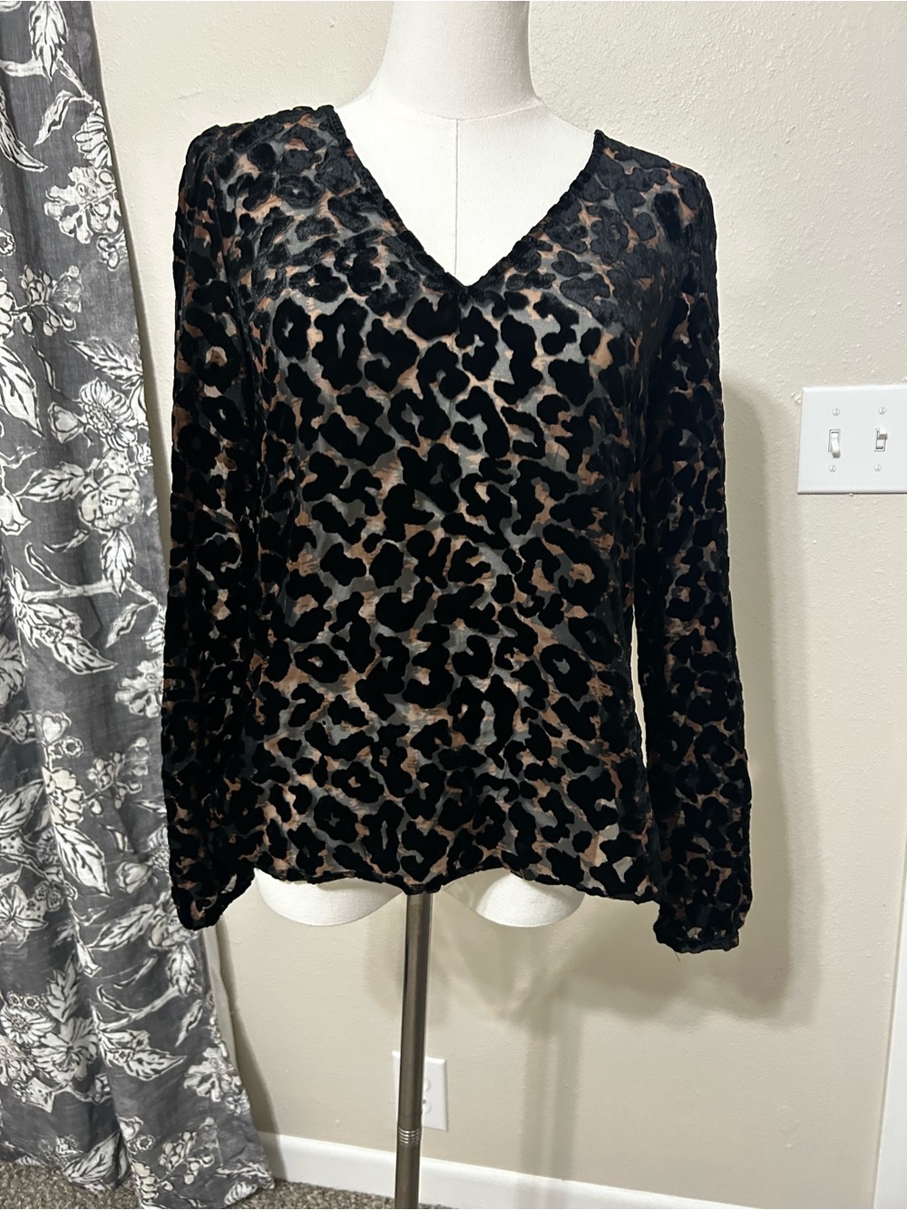 Guess Sheer Long-Sleeve V-Neck Velvet Leopard Print Top - Black & Brown